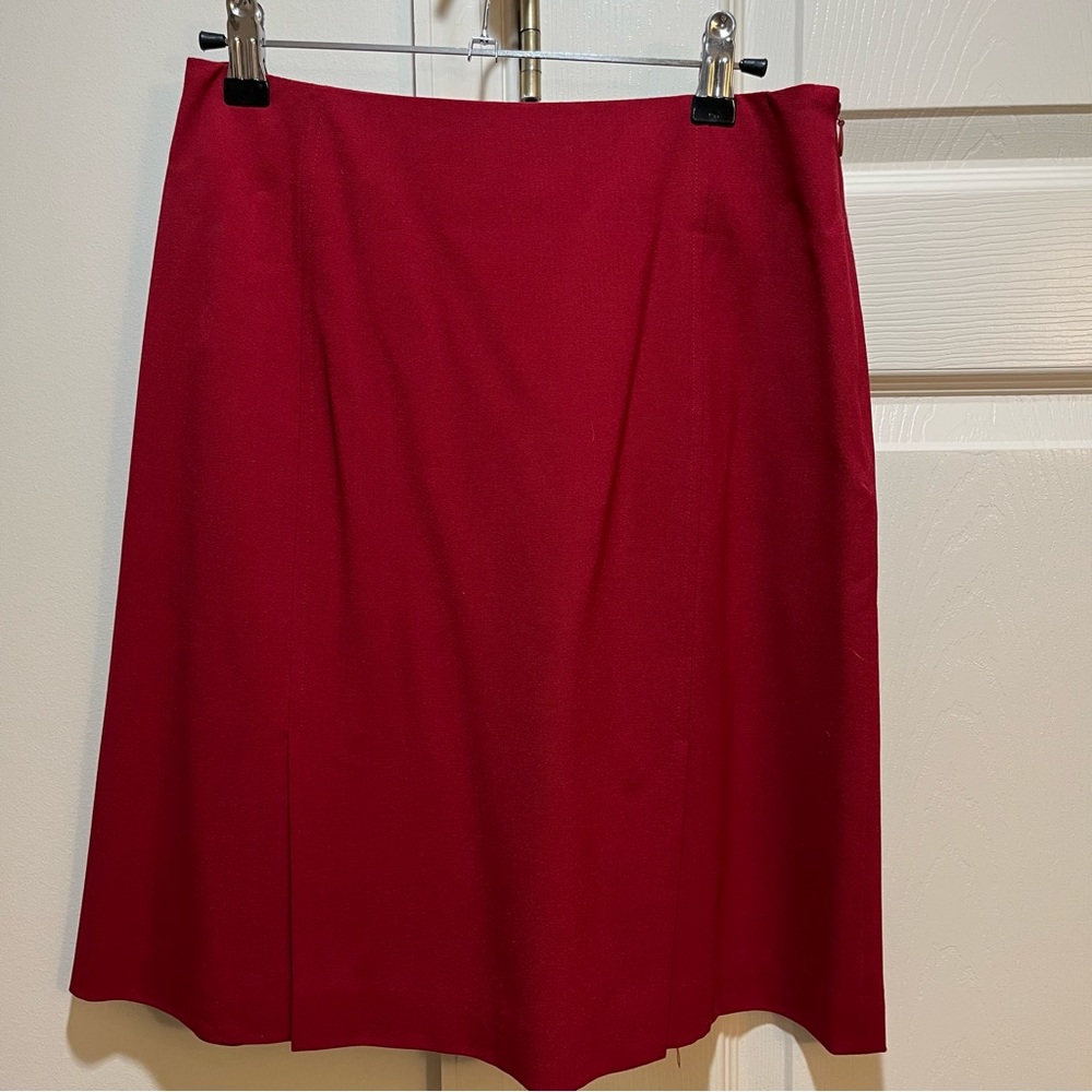 Skirt Knee Length Front and Back Double Slits. Side Zipper Sz 4 Red Excellent